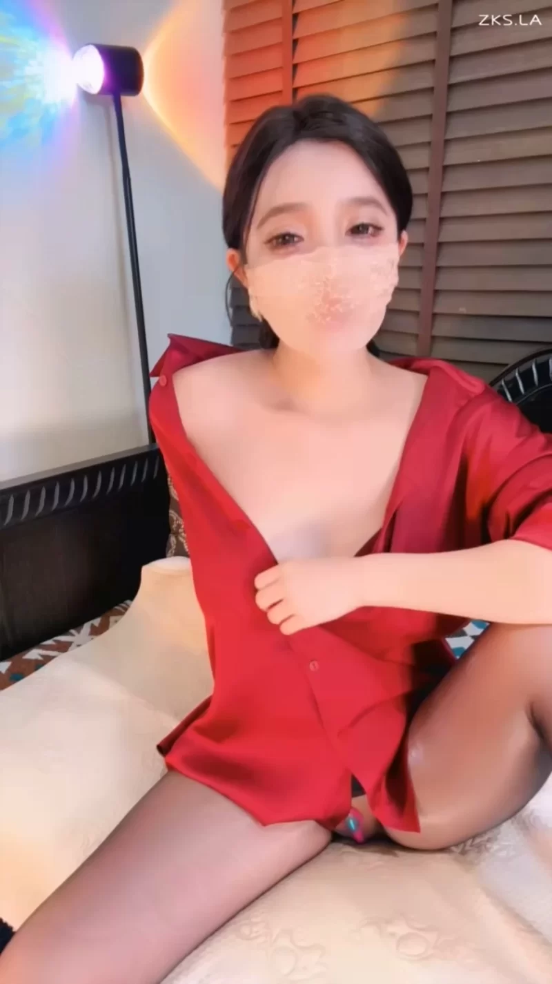 白熙 - 性感女神 丝袜高跟撩翻全场 直播间一字马开秀 粗 [1V-953MB]