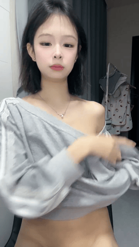 《无水》⏪妈妈86⏩短发甜美嫩妹道具自慰黑丝足交口爆无套骑乘后入小合集《35V+28G/百度》 [几V多大-]