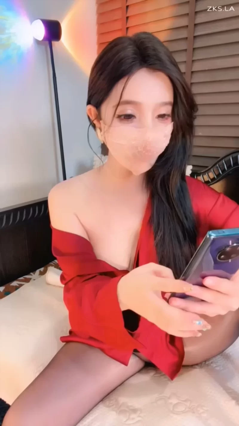 白熙 - 性感女神 丝袜高跟撩翻全场 直播间一字马开秀 粗 [1V-953MB]