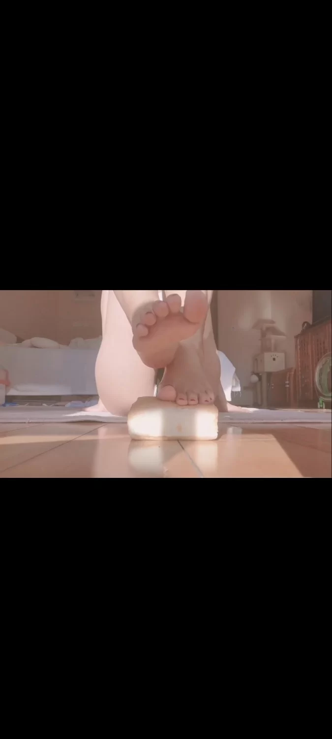 脚踩食物 裸足 足底 [5-162MB]