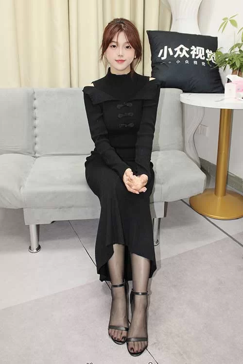 小众视觉-小薯条-连衣裙黑丝美腿[121P1V-0.8G百度网盘] [121p1v-0.8GB]