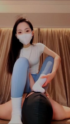 直播视频 《晚晚》瑜伽裤坐脸-白袜气味辱 [42分54秒]