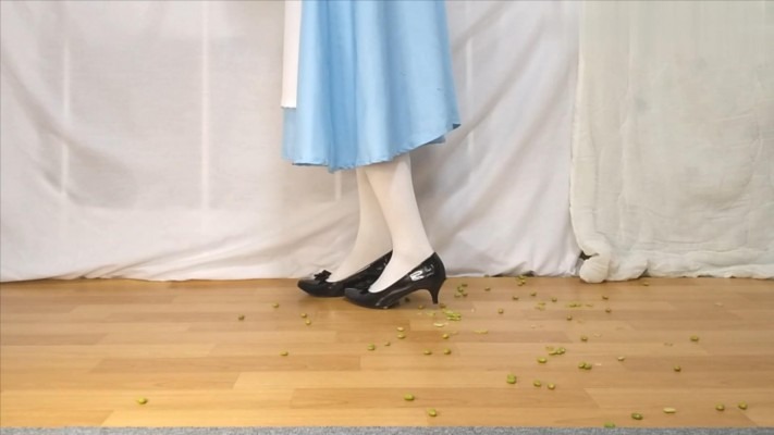 crush 白丝高跟无意思走踩水果 [14分48秒]