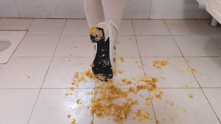 crush A268 - 文月白丝Lolita高跟踩烂各种水果食物 [14分48秒]