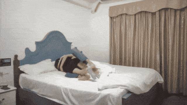 《瘦子探花》泡良大神，19岁学生妹，苗条可人，想做爱又害羞，强行推倒啪啪狂插满足[2V 740 MB] [BT] [-]