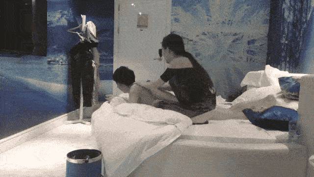 《文轩探花》黑丝小模特_黑丝美腿满口骚话，皮肤白皙插入嗷嗷叫[2V 707 MB] [BT] [-]