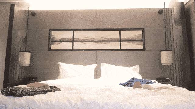 《小宝探花》高档会所出台御姐_舌吻互摸调情，镜头前交舔屌掰穴，骑乘抬腿侧入大力猛操。[2V 689 MB] [BT] [-]