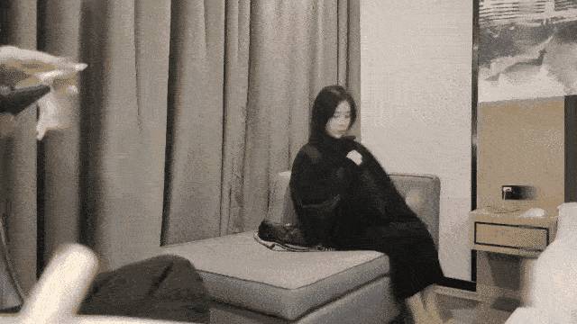 《步宾探花》大长腿美女，口交舔屌抬头双腿抽插，侧入快速感应猛操。[2V 828 MB] [BT] [-]