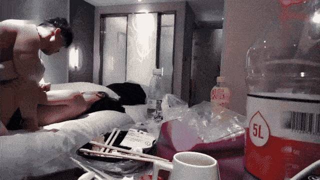 《阿朴探花》小姐姐制服秀_身材一级棒胸大屁股肥各种姿势操翻她，[2V 537 MB] [BT] [-]