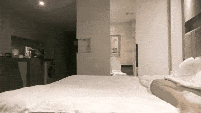 《李寻欢探花》约操空姐_性感开档黑丝摸奶口交舔屌抬腿侧入，骑乘翘起屁股后入操猛[2V 489 MB] [BT] [-]