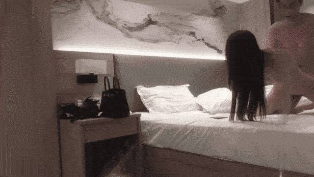 《文轩探花》双飞极品外围，长腿兔女郎姐妹一起3p做爱[2V 741 MB] [BT] [-]