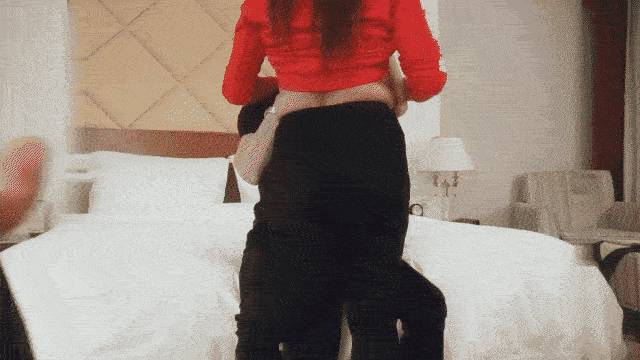 《利哥探花》舞厅认识的俩妹子一起玩双飞_大奶子圆润前后夹击，握一个草一个，今夜好潇洒[2V 836 MB] [BT] [-]