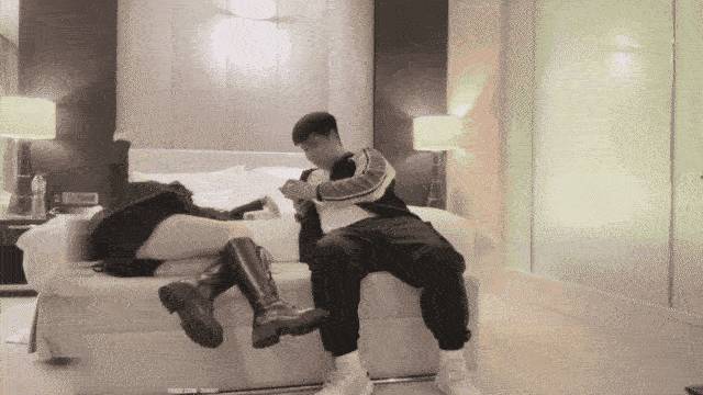 《探花精选》3500网约极品外围，白嫩苗条身姿动人，舌吻啪啪娇喘动人[2V 733 MB] [BT] [-]