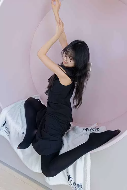 袜啵啵-奶油-平底鞋厚黑丝美腿[140P-1V-1.3G百度网盘] [140p1v-1.3GB]