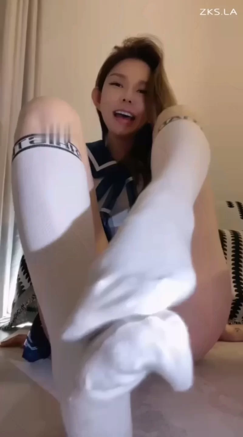 欣妍 白袜 小腿袜 中指 羞辱 撸管指挥 拍手控速 红绿灯 [1V-422MB]