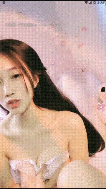 03年生的大一超级耐看的纯妹子看到如此清纯干净的小仙女众网友表示妈妈我要谈恋爱了白婚纱仙气飘飘[2V 1104 MB] [BT] [-]