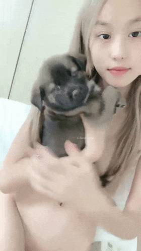 多少男生的白月光，《在校大一学妹》，粉嫩小穴，清纯可爱，放开那条可怜的小狗[2V 5039 MB] [BT] [-]