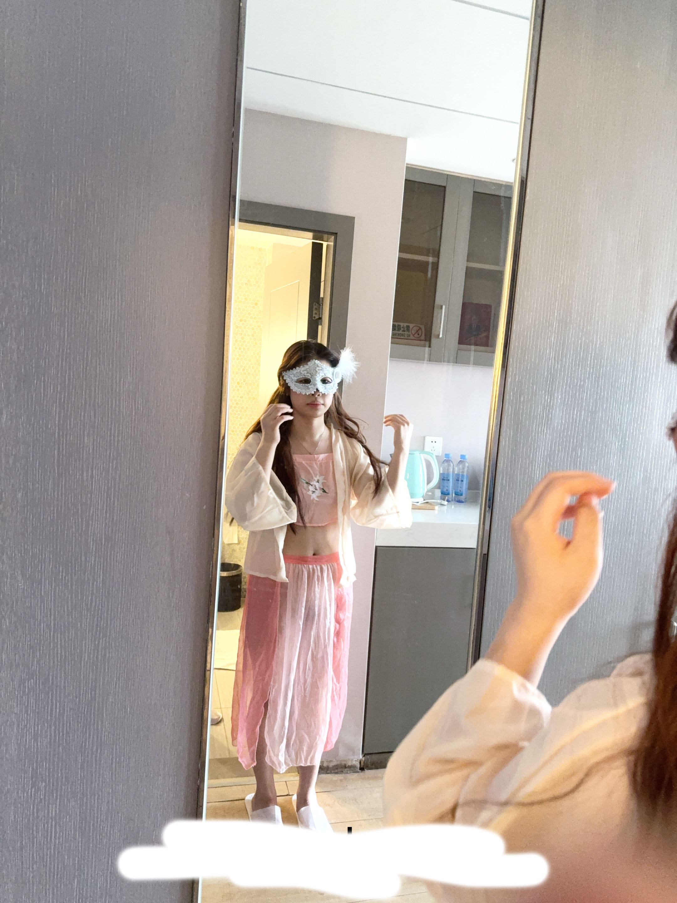 最新少女时代刚上大一的学妹一对c罩杯的双乳太粉嫩随着摄影师来回耸动上下起伏[2V 3442 MB] [BT] [-]