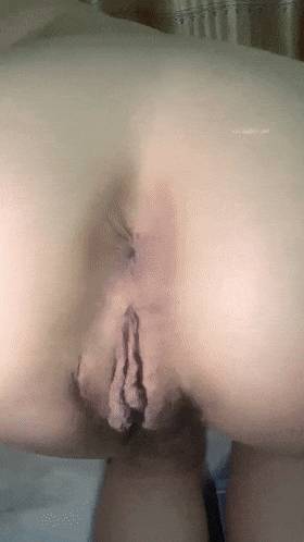 《大一學生妹》，震驚18歲小學妹下海，清純可愛，男友無套内射，小騷逼叫的驚天動地，身材一級棒！[2V 2411 MB] [BT] [-]