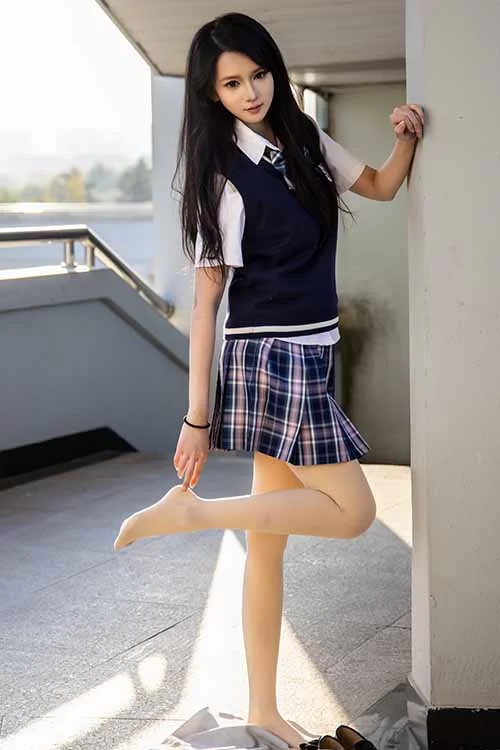 足愉心-果酱-JK制服超短裙黑丝美腿诱惑[109P+1V／1.1G百度网盘] [109p1v-1.1GB]