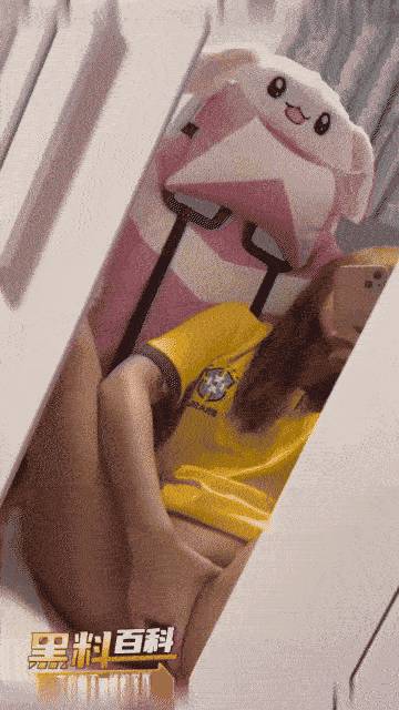 独家爆料纹身一亮谁与争锋热舞自慰热火撩人广东深圳精神小妹王安妮露脸私拍自慰视频流出[2V 453 MB] [BT] [-]