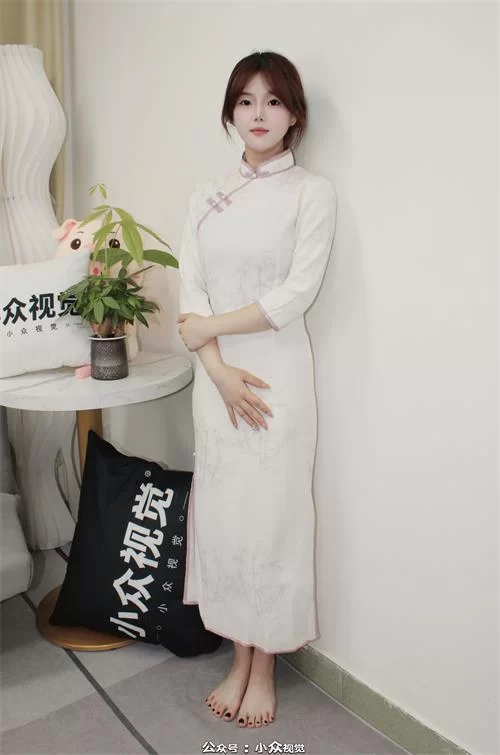 小众视觉-小薯条-连衣裙裸足足秀[98P1V-0.7G百度网盘] [98p1v-0.7GB]