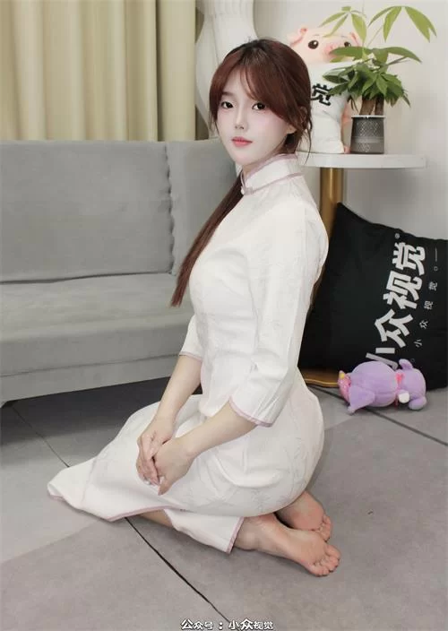 小众视觉-小薯条-连衣裙裸足足秀[98P1V-0.7G百度网盘] [98p1v-0.7GB]