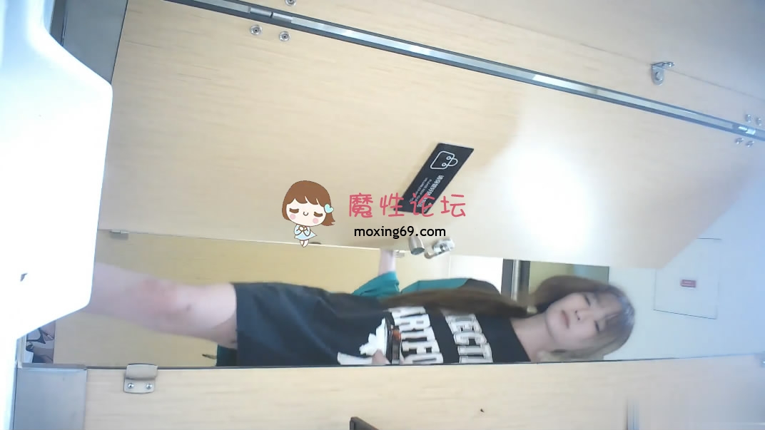 酒吧女厕高清后拍黄毛小哥强闯女厕看女友尿尿精彩对白《1v+690M》《百度盘》 [-]