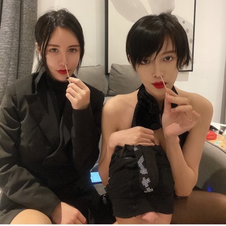 直播视频 《伊茜》双主鼻屎耳屎羞辱 [31分50秒]