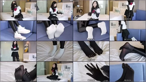 袜啵啵-小甜豆-白棉袜、厚黑丝五指袜和jk制服叠穿 [140p1v-1.4GB]