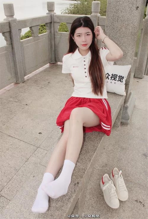 小众视觉-雪糕-公园超短裙棉袜裸足[114P1V-0.9G百度网盘] [114p1v-0.9GB]