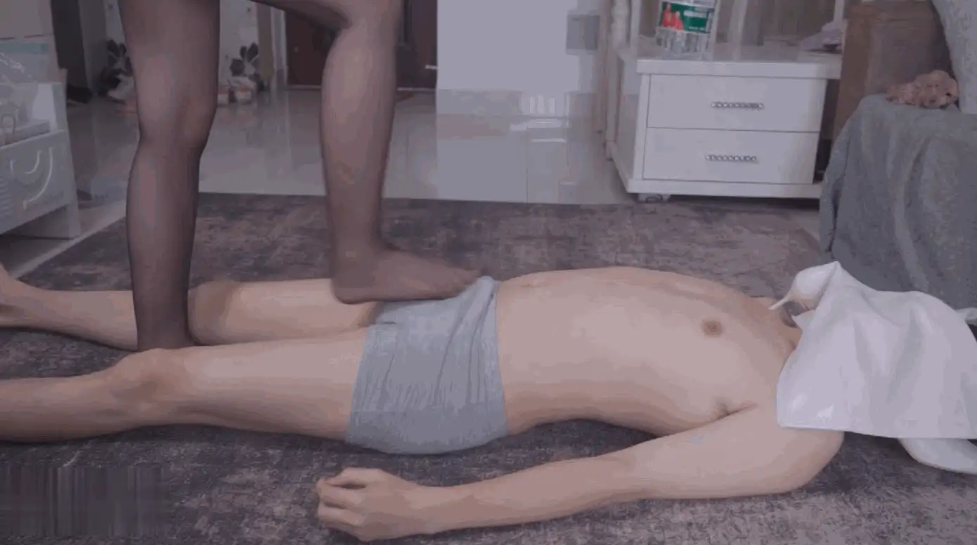 气质女主《misslin》各种剧情丝袜淫语足交爽翻天 [30V-15.7GB]