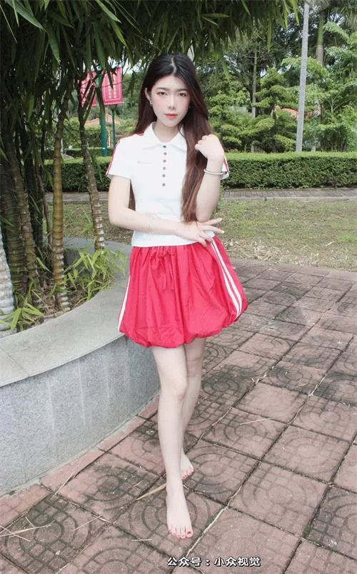 小众视觉-雪糕-公园超短裙棉袜裸足[114P1V-0.9G百度网盘] [114p1v-0.9GB]