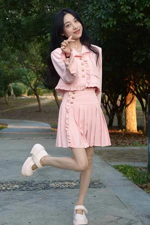 初夏女神-柒柒~可爱连衣裙棉袜高跟[95P1V-0.8G百度网盘] [95p1v-0.8g]