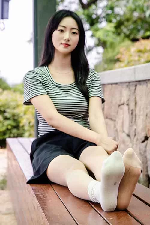 足愉心-雅楠-短裤棉袜裸足[115P+1V／2.3G百度网盘] [115p1v-2.3g]