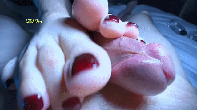 《玄武》约足，女主脚全是极品，每次都爆射甚至是二次 [4V-3.6GB]