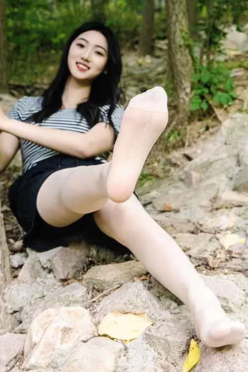 足愉心-雅楠-短裤棉袜裸足[115P+1V／2.3G百度网盘] [115p1v-2.3g]