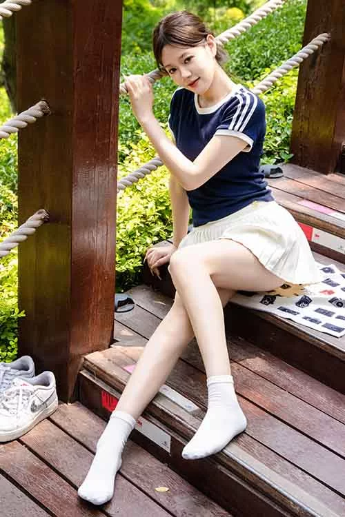 足愉心-嘉怡-性感超短裙白袜美腿诱惑[120P1V-2.2G百度网盘] [120p1v-2.2g]