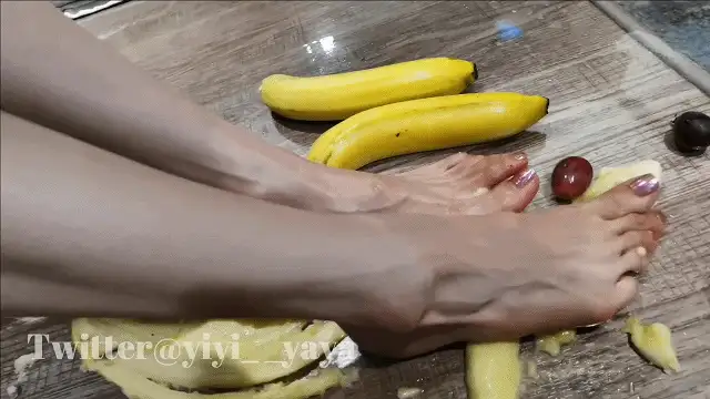 推特极品美脚御姐《依依丫丫》足交大神，修长美脚合集 [155V-48GB]