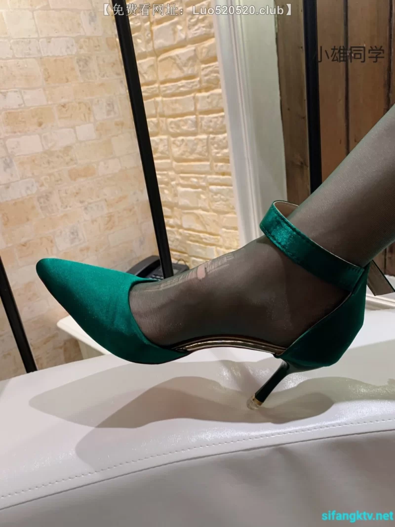 小雄同学和他的3个淫妇[1365P489V1.98GB] [1365P489V-1.98GB]