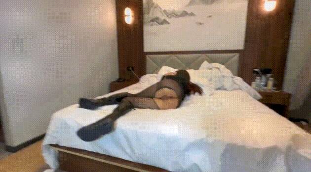 露脸才是王道 公司性感女同事 极品大长腿开档黑色 魔鬼身材白虎粉逼 多体位蹂躏爆草 美腿尤物极度淫骚[2V 918 MB] [BT] [-]