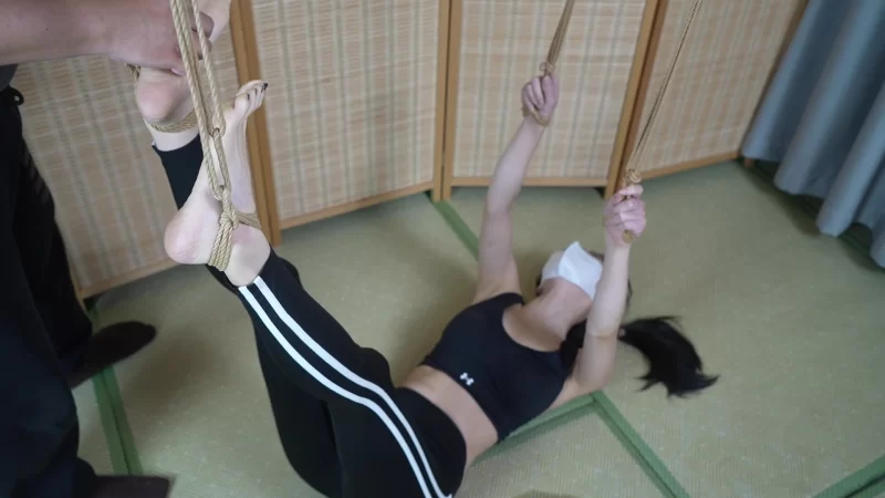 《象人工作室》嗷嗷-瑜伽运动服，憋尿，直到失禁的tk方 [1V-4.07 GB]