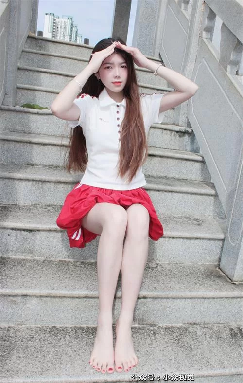 小众视觉-雪糕-公园超短裙棉袜裸足[114P1V-0.9G百度网盘] [114p1v-0.9GB]