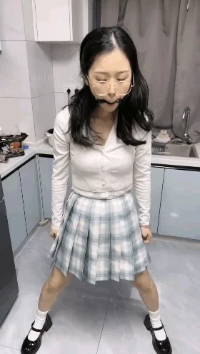 《橙宝S》女S调教女奴反差脚模女女舌吻舔脚 [18V-5.3GB]