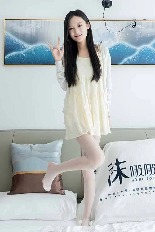 袜啵啵-焦糖-可爱私房连衣裙薄白丝[147P-1V-1.23G百度网盘] [147p1v-1.23GB]