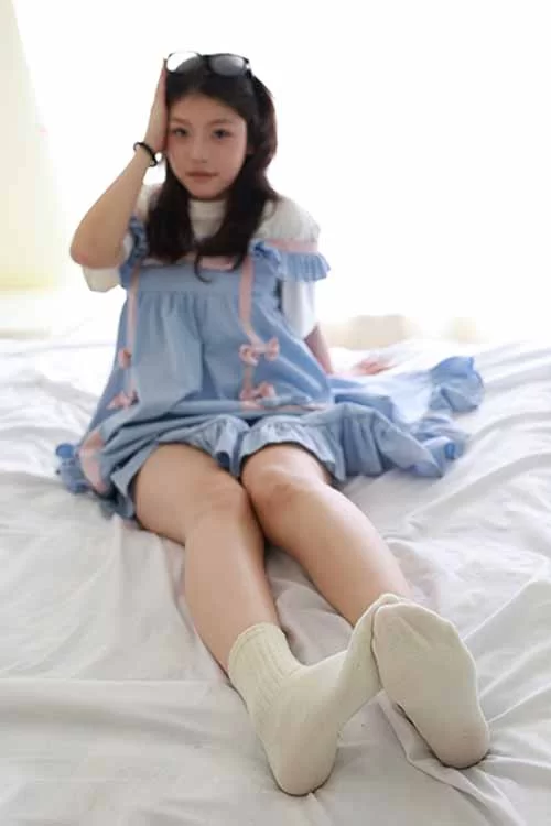 IMZSOCK爱美足-女仆私房棉袜裸足美腿[82P1V-1.4G百度网盘] [82p1v-1.4GB]