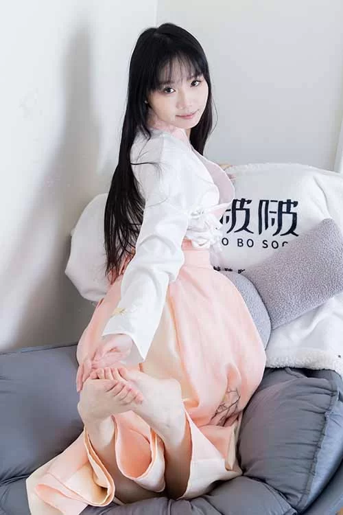 袜啵啵-甜甜圈-汉服白棉袜、裸足[168P-1V-1.6G百度网盘] [168p1v-1.6GB]