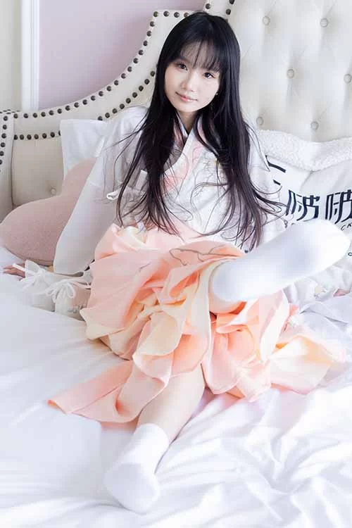 袜啵啵-甜甜圈-汉服白棉袜、裸足[168P-1V-1.6G百度网盘] [168p1v-1.6GB]