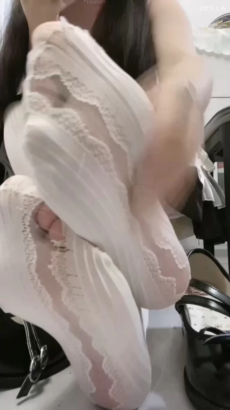 柠萌小主 超薄丝袜 lo鞋 高跟 挑鞋 轻羞辱 节拍器 撸管指 [1V-788MB]