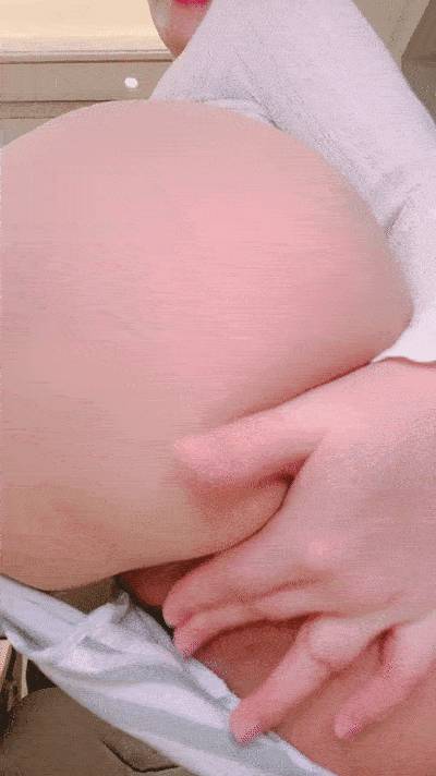 眼鏡清純美少女桃子極品大白美臀翹起屁股抖動手指扣穴拍打水聲嘩嘩嬌喘呻吟超誘人[2V 1684 MB] [BT] [-]